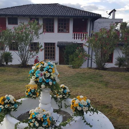 Hosteria San Carlos Tababela Eksteriør bilde