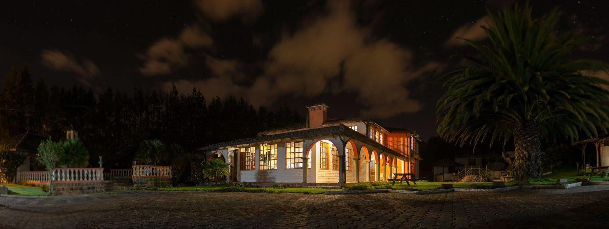 Hosteria San Carlos Tababela Eksteriør bilde
